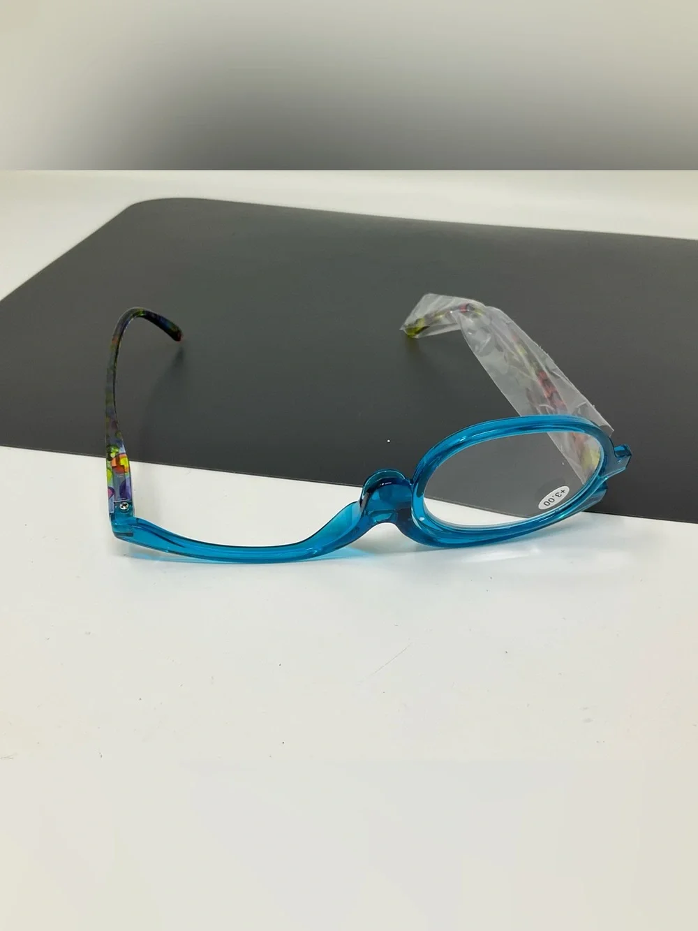 Make up reading glasses +3.00
